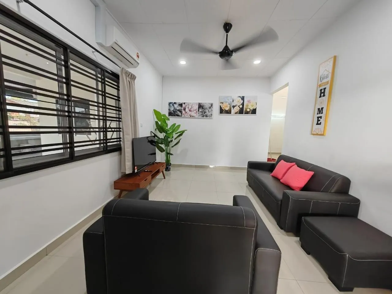 Paragon Homestay Melaka - 10Pax,5Br,5Bath 0*, Малакка Малайзия